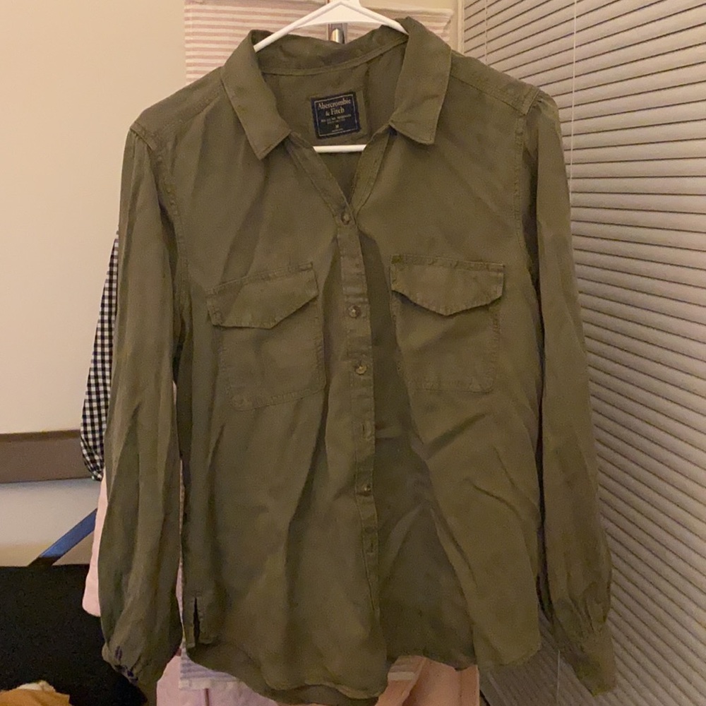 NWOT A&F button up blouse shirt women army green